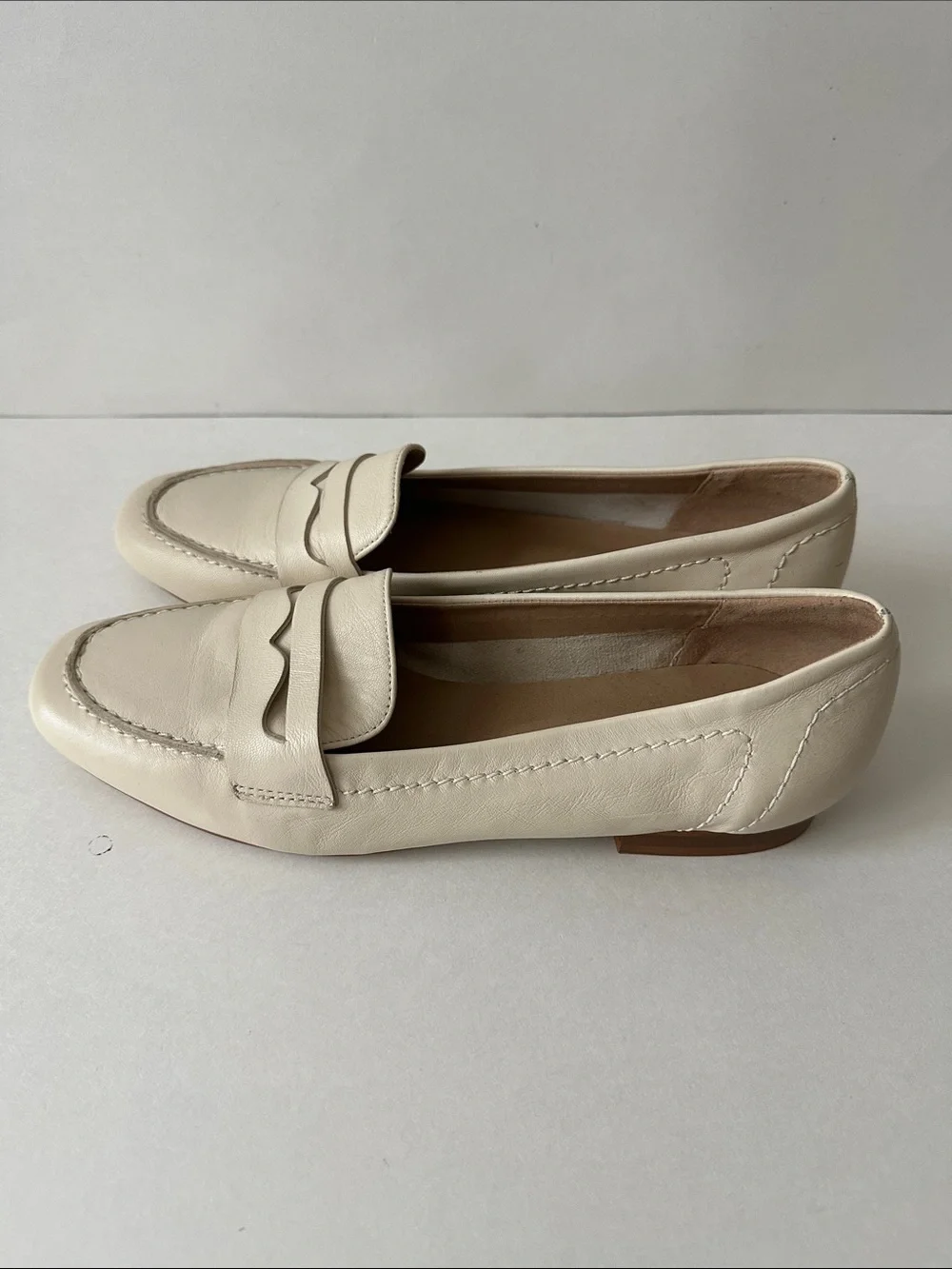 Coach Women's Cream Ivory Leather Penny Loafers Size 7.5 (runs small)